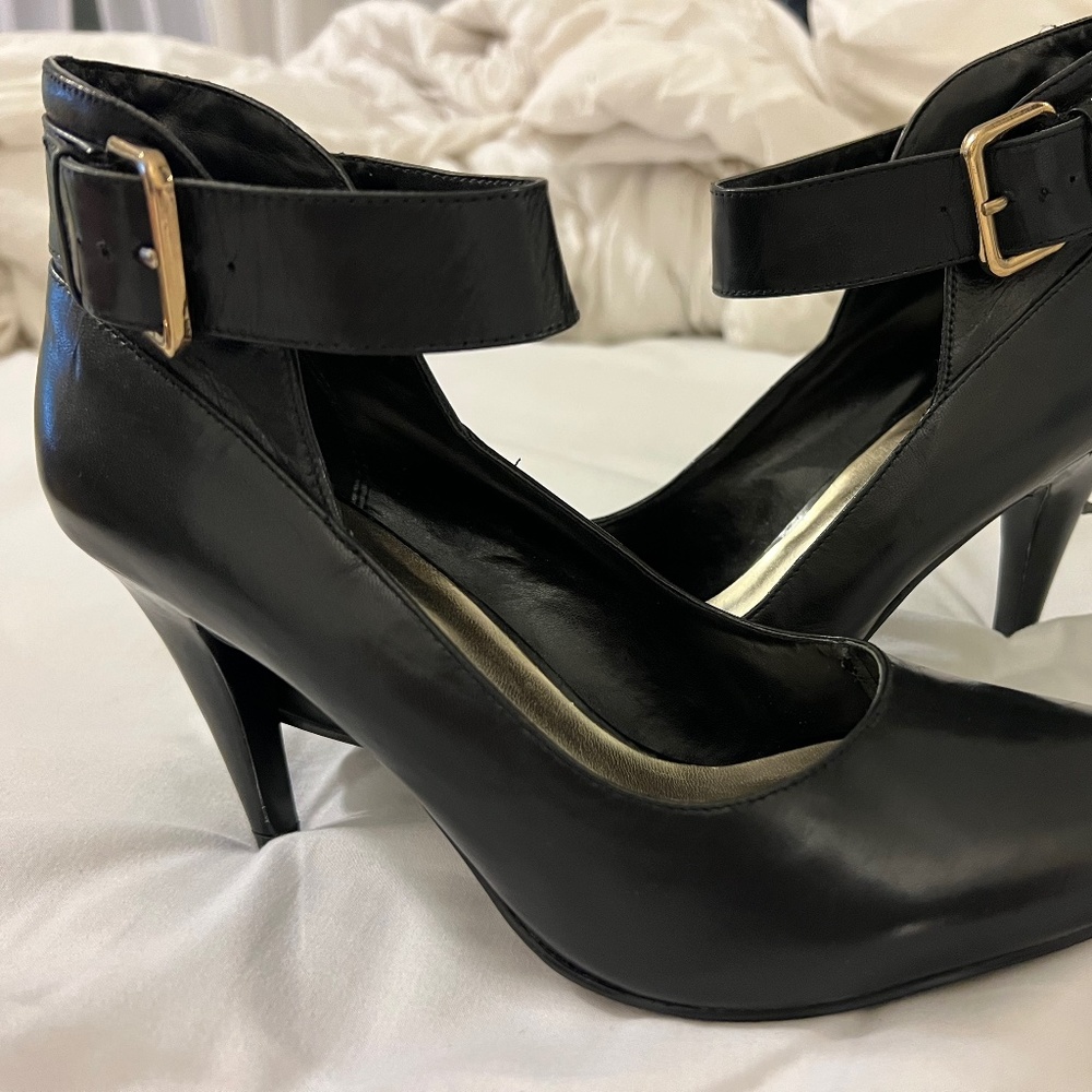 Nine West Black Pumps with ankle straps - NWOT